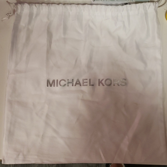 Michael kors Bellamie Cool Logo Crossbody Clutch - Picture 5 of 5